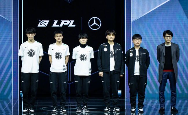 队战术板上 队战术板上